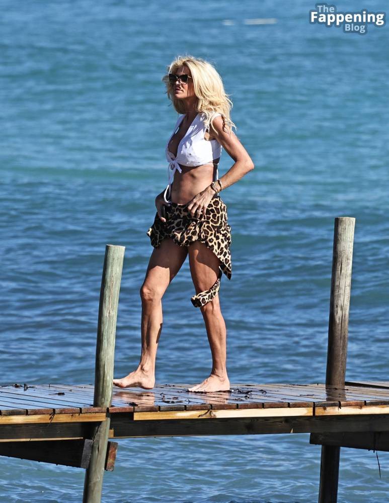 Victoria Silvstedt Looks Sexy in Ibiza (27 Photos) - #25