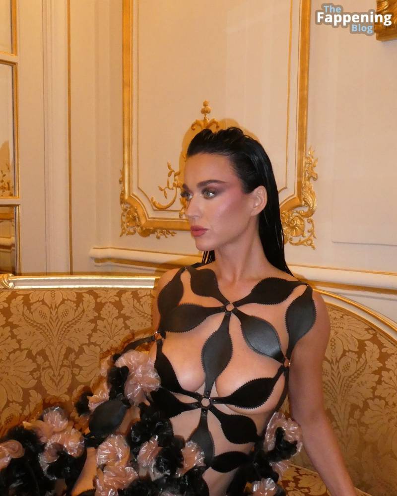 Katy Perry Displays Her Sexy Boobs at the Vogue World: Paris Fashion Show (50 Photos) - #11