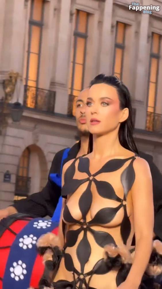 Katy Perry Displays Her Sexy Boobs at the Vogue World: Paris Fashion Show (50 Photos) - #6