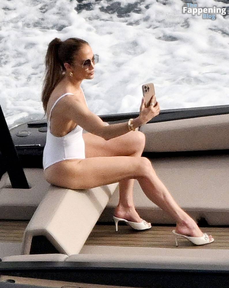 Jennifer Lopez Shows Off Her Curves in Italy (75 Photos) - #4