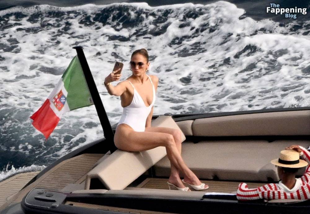 Jennifer Lopez Shows Off Her Curves in Italy (75 Photos) - #8