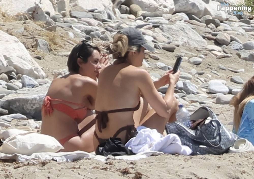 Janette Manrara & Ashley Roberts Laugh and Joke on the Beach in Marbella (74 Photos) - #9