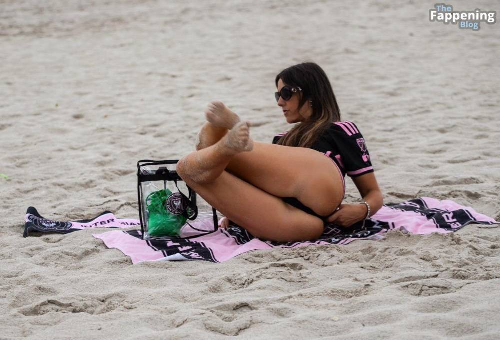 Claudia Romani Shows Off Her Famous Booty on the Beach (18 Photos) - #7