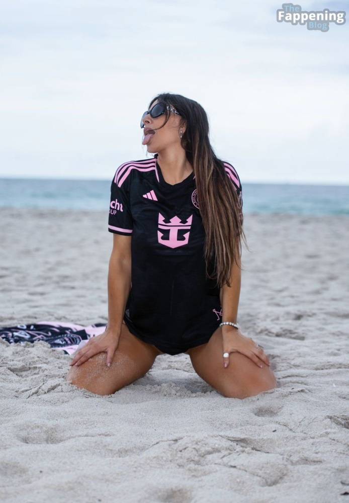Claudia Romani Shows Off Her Famous Booty on the Beach (18 Photos) - #3