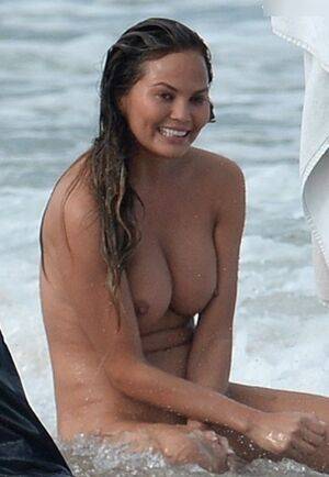 Chrissy Teigen / ChrissyTeigen Nude Leaks - Fapello - #15