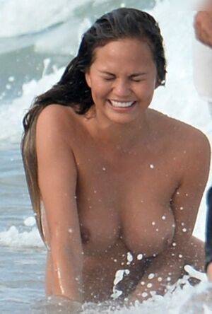 Chrissy Teigen / ChrissyTeigen Nude Leaks - Fapello - #14