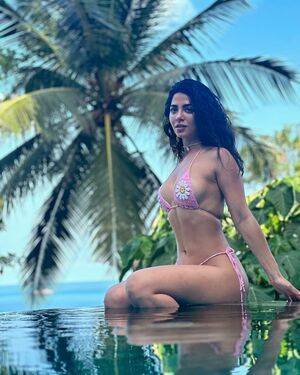 Emeraude Toubia / EmeraudeToubia / emeraude Nude Leaks - Fapello - #6