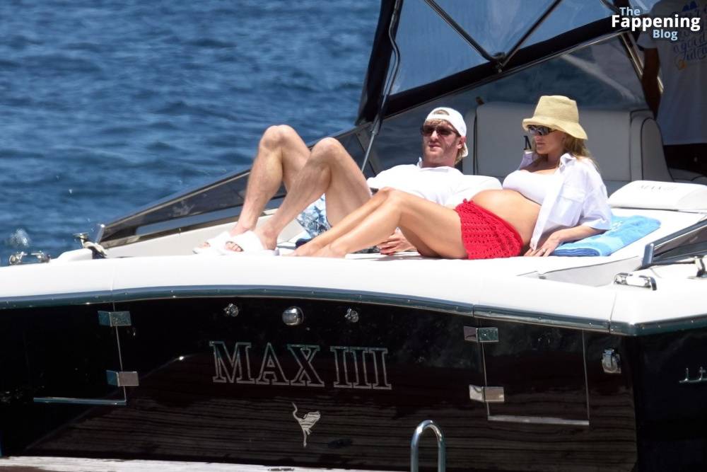 Nina Agdal & Logan Paul Enjoy Their Holiday in Capri (40 Photos) - #8