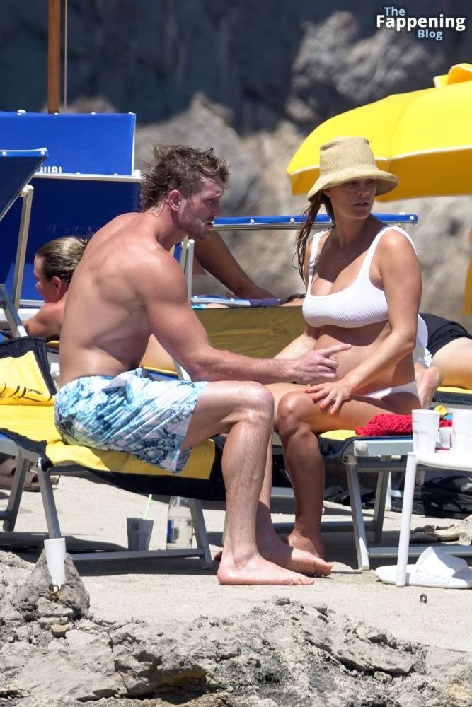 Nina Agdal & Logan Paul Enjoy Their Holiday in Capri (40 Photos) - #21