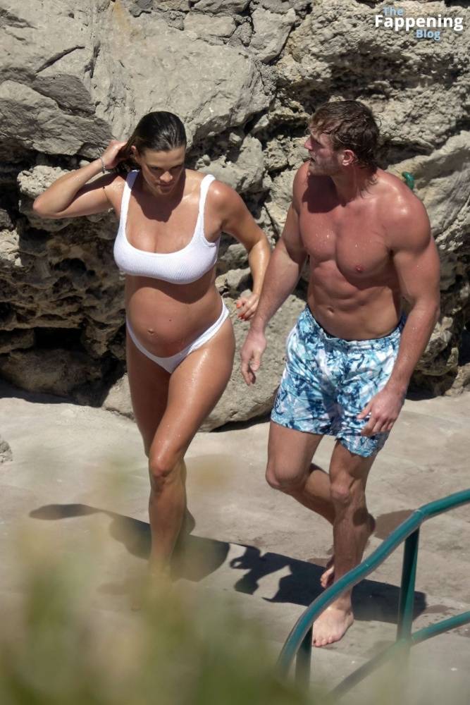 Nina Agdal & Logan Paul Enjoy Their Holiday in Capri (40 Photos) - #17