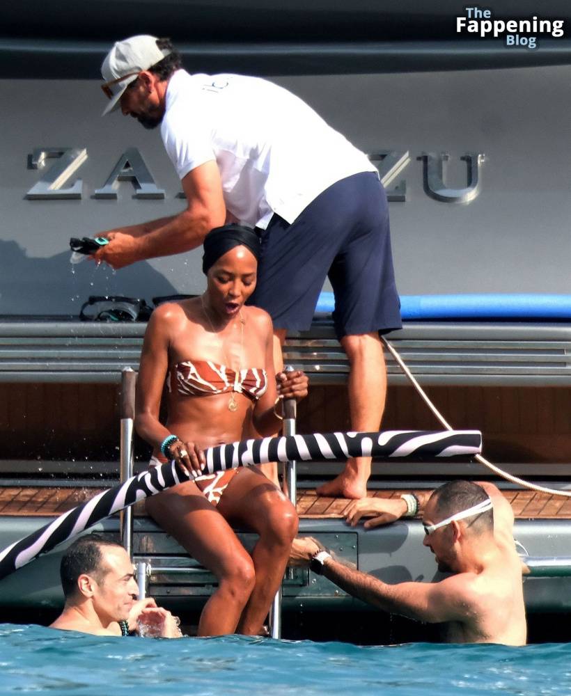 Naomi Campbell, Michelle Rodriguez, Eisa Gonzalez and Afef Jnifen are Seen Out on Holiday in Ibiza (155 Photos) - #10