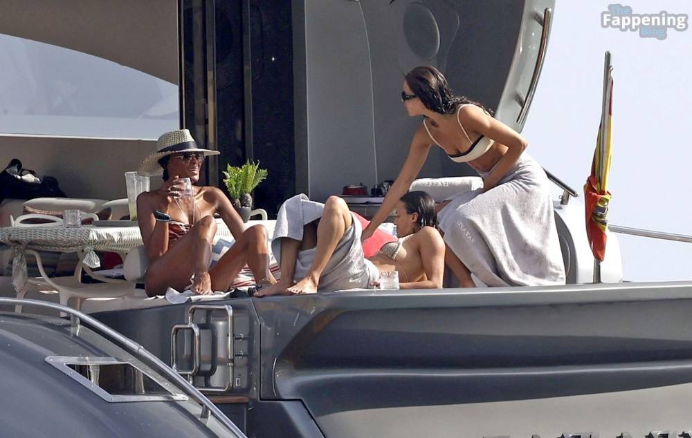 Naomi Campbell, Michelle Rodriguez, Eisa Gonzalez and Afef Jnifen are Seen Out on Holiday in Ibiza (155 Photos) - #3