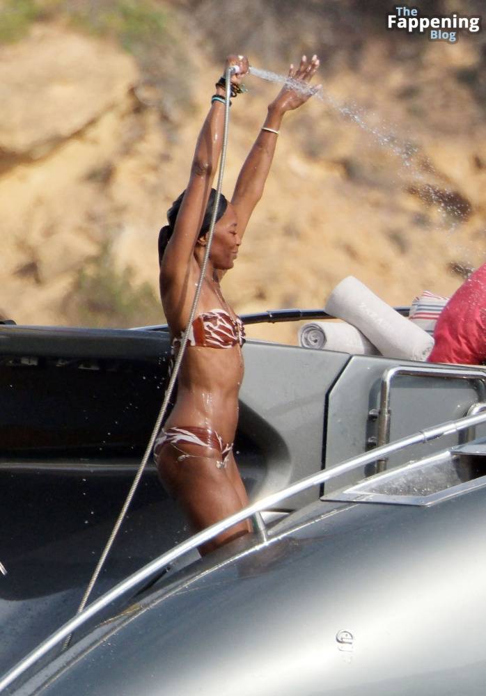 Naomi Campbell, Michelle Rodriguez, Eisa Gonzalez and Afef Jnifen are Seen Out on Holiday in Ibiza (155 Photos) - #15