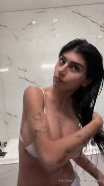 Mia Khalifa Nude Nipple Slip OnlyFans Livestream Leaked - #10