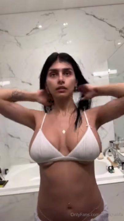 Mia Khalifa Nude Nipple Slip OnlyFans Livestream Leaked - #5