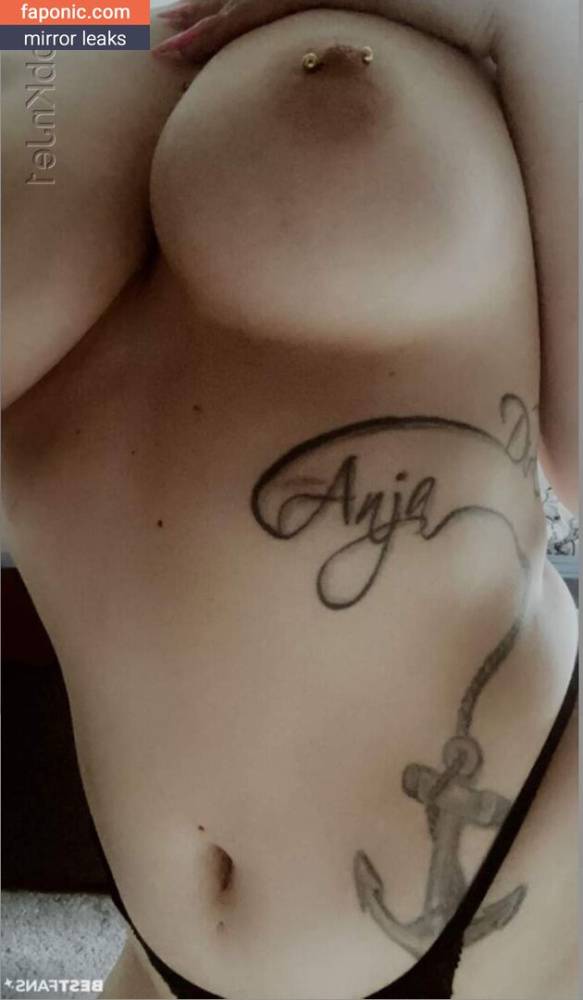 jnnykthrn aka mrs.e92 Nude Leaks - #8