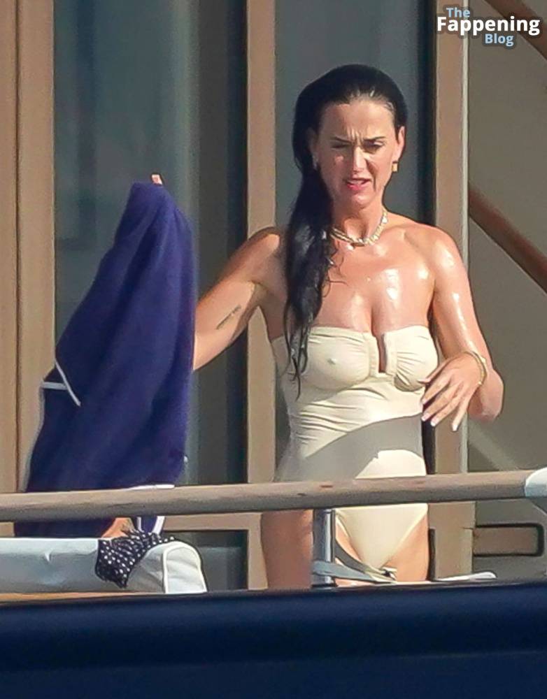 Katy Perry Enjoys Her Summer Holidays in St-Tropez (8 Photos) - #2