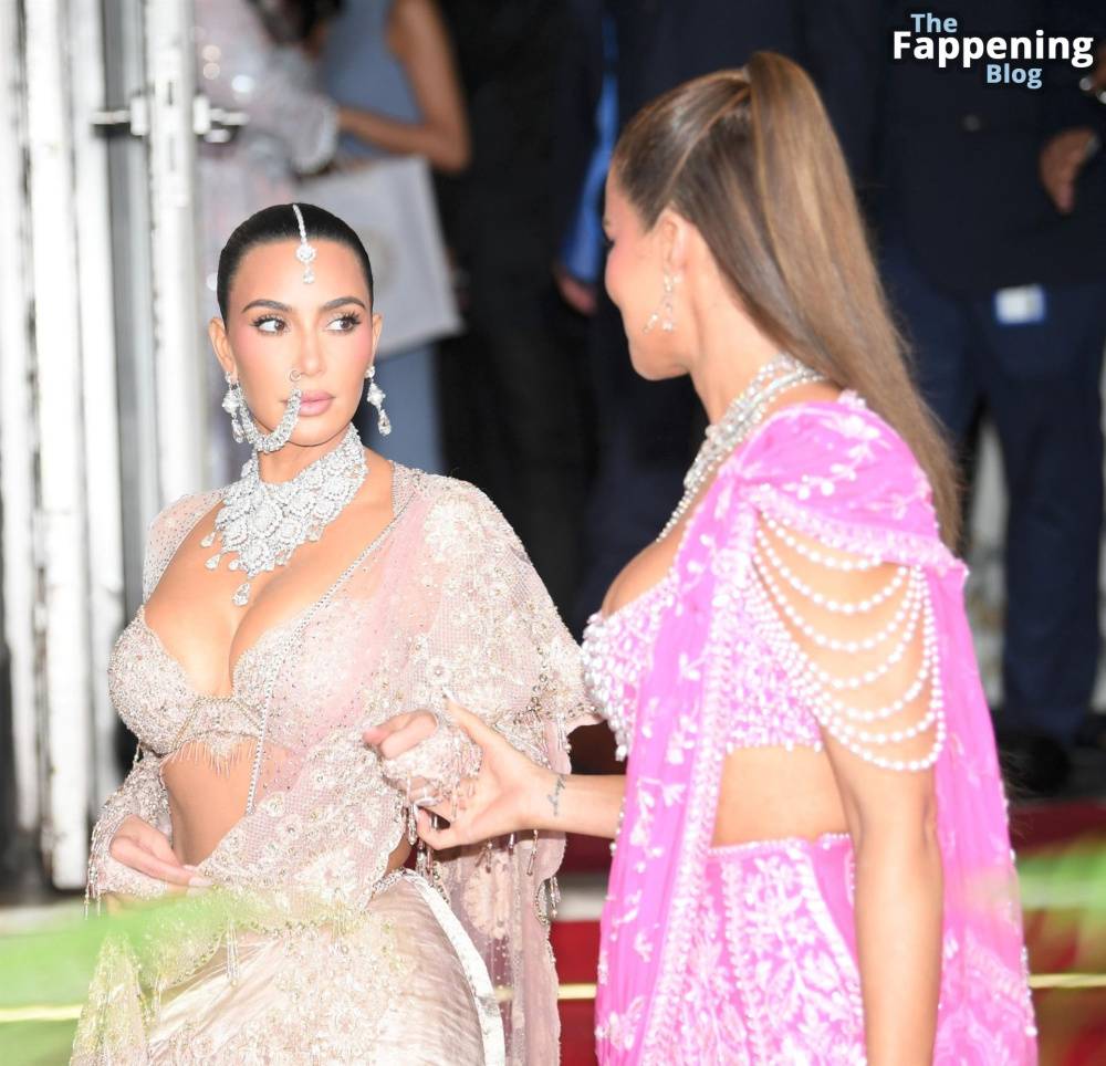 Kim Kardashian & Khloe Kardashian Look Sexy at Anant Ambani’s Wedding (22 Photos) - #12