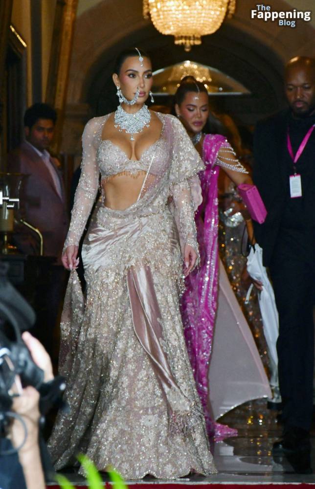 Kim Kardashian & Khloe Kardashian Look Sexy at Anant Ambani’s Wedding (22 Photos) - #15