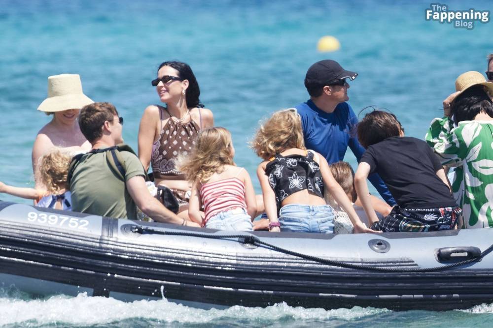 Katy Perry and Her Family Arrive at Le Club 55 in Saint-Tropez (97 Photos) - #3