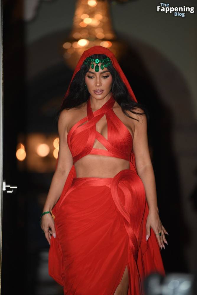 Kim Kardashian Stuns in a Red Dress in Mumbai (33 Photos) - #27