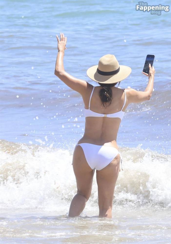 Eva Longoria Shows Off Her Curves as She Enjoys a Family Day at the Beach in Marbella (83 Photos) - #21