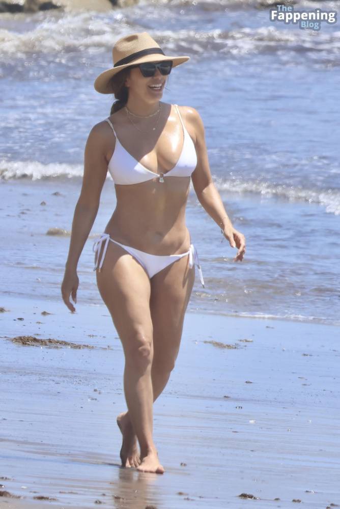 Eva Longoria Shows Off Her Curves as She Enjoys a Family Day at the Beach in Marbella (83 Photos) - #5