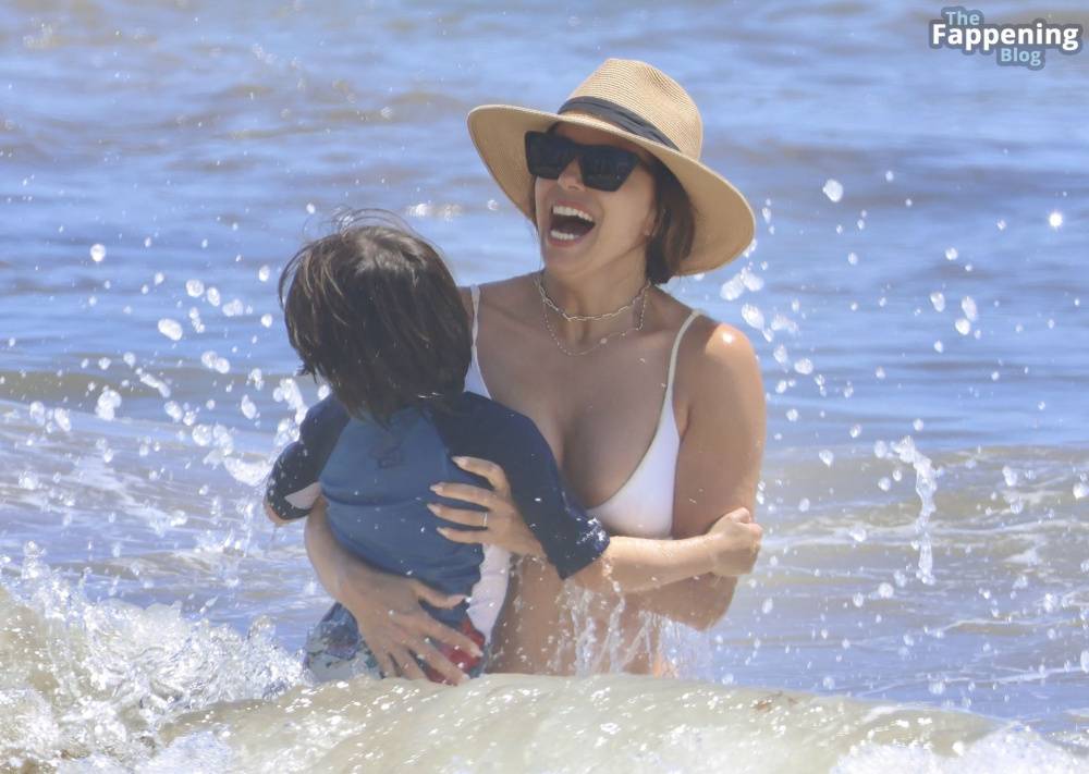 Eva Longoria Shows Off Her Curves as She Enjoys a Family Day at the Beach in Marbella (83 Photos) - #13