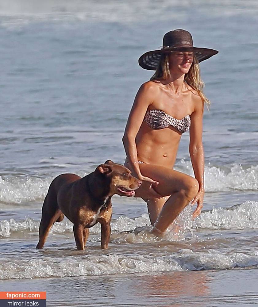 Gisele Bündchen aka gisele aka giseleofficial Nude Leaks - #1