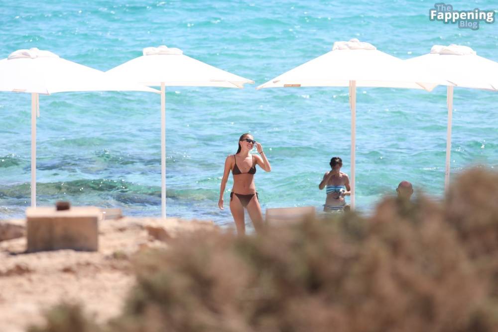 Lila Grace Moss Flaunts Her Sexy Slender Figure in Formentera (65 Photos) - #21