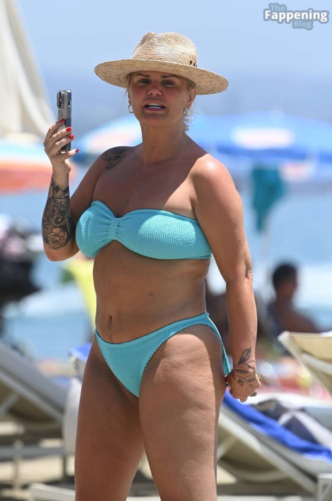 Kerry Katona Flashes Her Nude Boob on the Beach (70 Photos) - #6