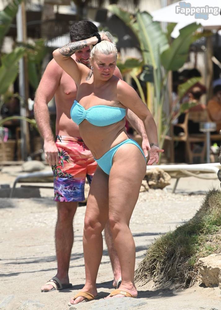 Kerry Katona Flashes Her Nude Boob on the Beach (70 Photos) - #20