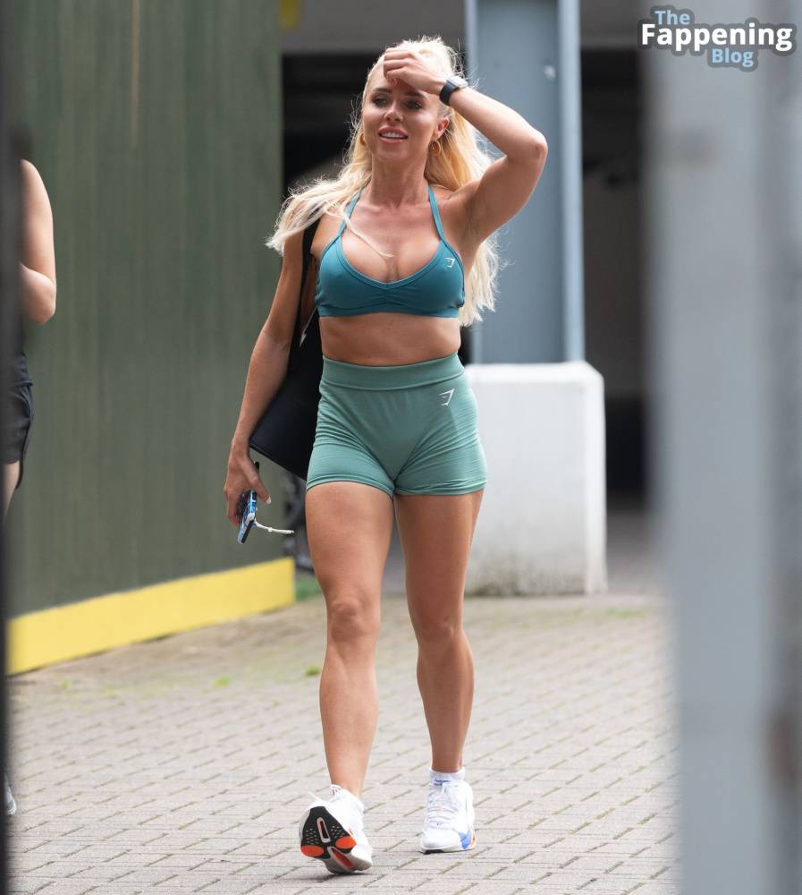 Gabby Allen Flaunts Her Toned Body While Out in Hackney Wick (20 Photos) - #5