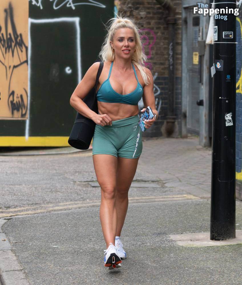 Gabby Allen Flaunts Her Toned Body While Out in Hackney Wick (20 Photos) - #17