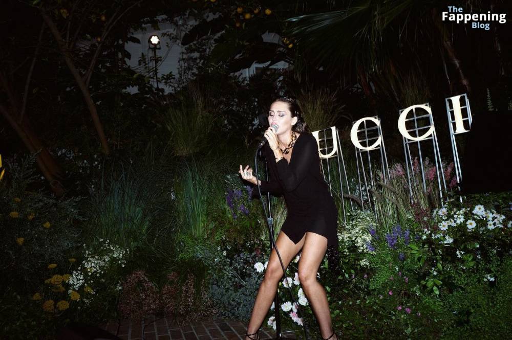 Miley Cyrus Looks Hot in a Black Dress at the Gucci Party (25 Photos) - #20