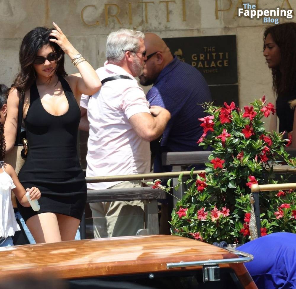 Kylie Jenner Displays Her Cleavage in Venice (69 Photos) - #23