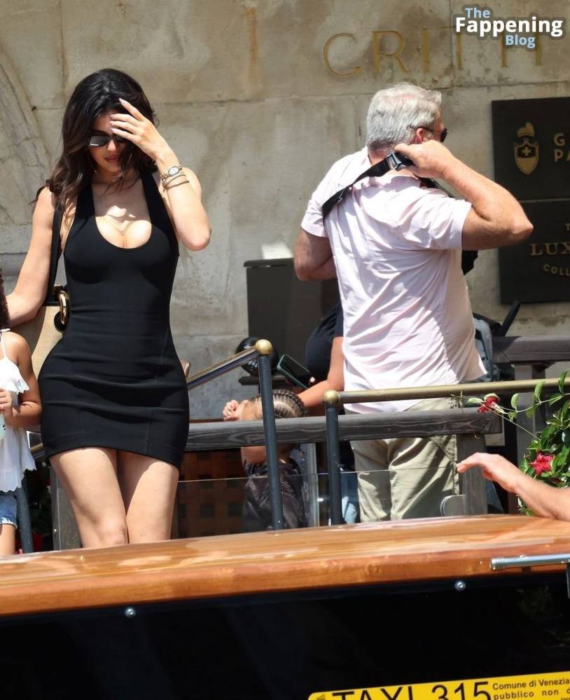 Kylie Jenner Displays Her Cleavage in Venice (69 Photos) - #29