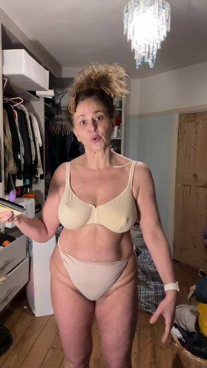 Nadia Sawalha / nadiasawalha Nude Leaks - Fapello - #22