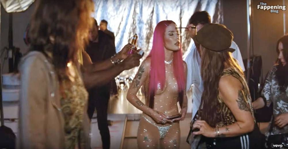 Halsey Sexy & Topless – Lucky (46 Pics + Video) - #29