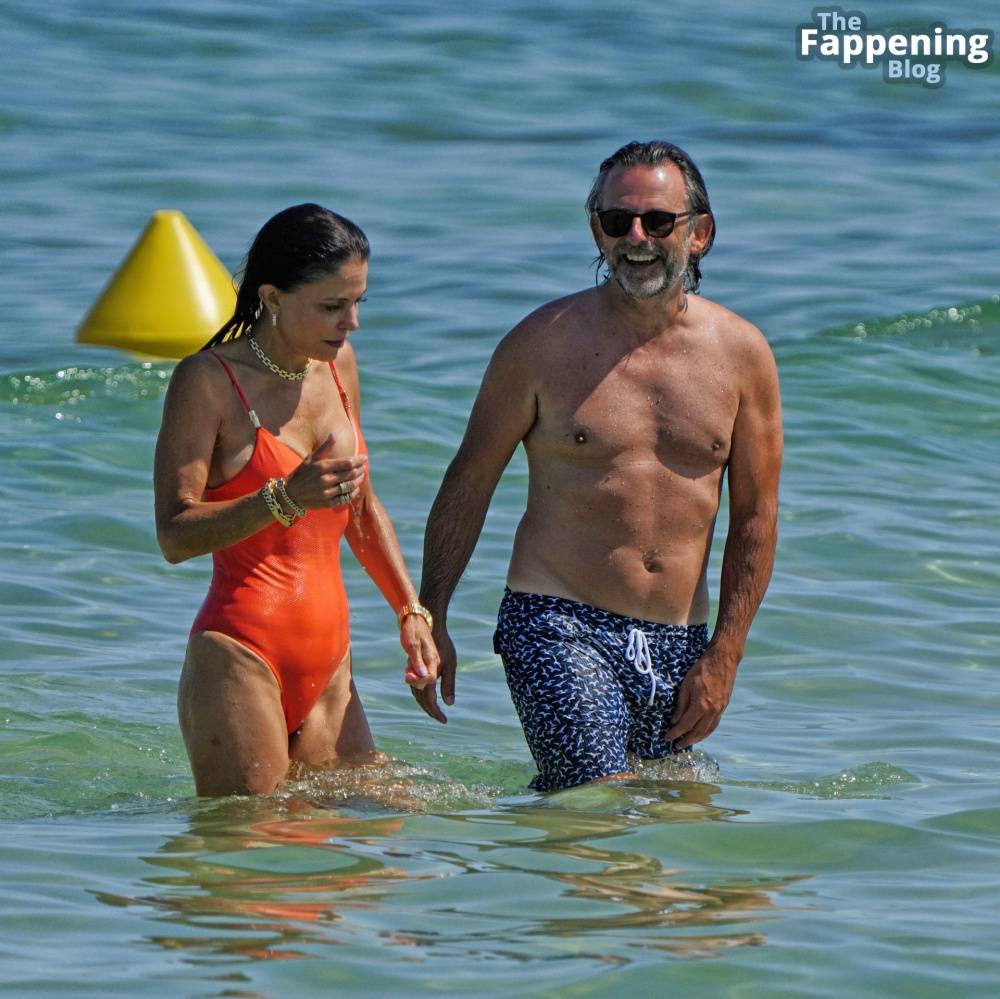 Bethenny Frankel Shows Off Her Sexy Boobs in a Swimsuit on the Beach in Saint Tropez (27 Photos) - #19