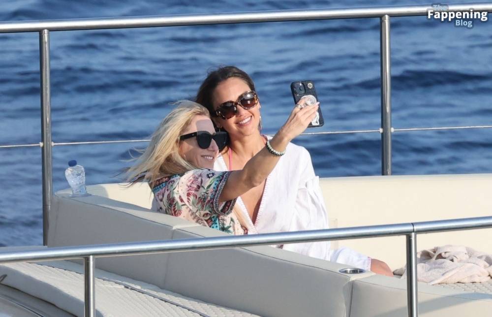 Jessica Alba Enjoys Her Family Vacation in Mykonos (68 Photos) - #29