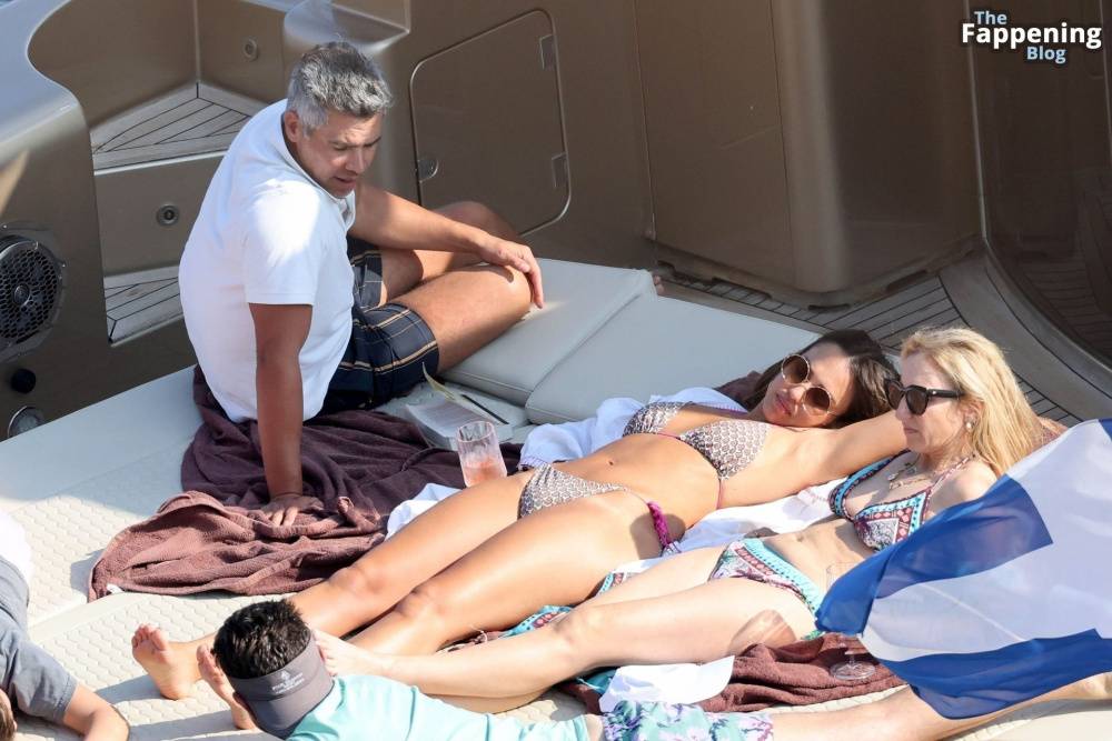 Jessica Alba Enjoys Her Family Vacation in Mykonos (68 Photos) - #20