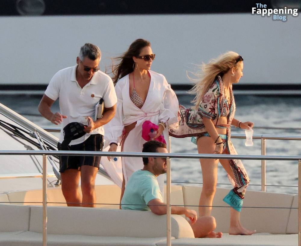 Jessica Alba Enjoys Her Family Vacation in Mykonos (68 Photos) - #23