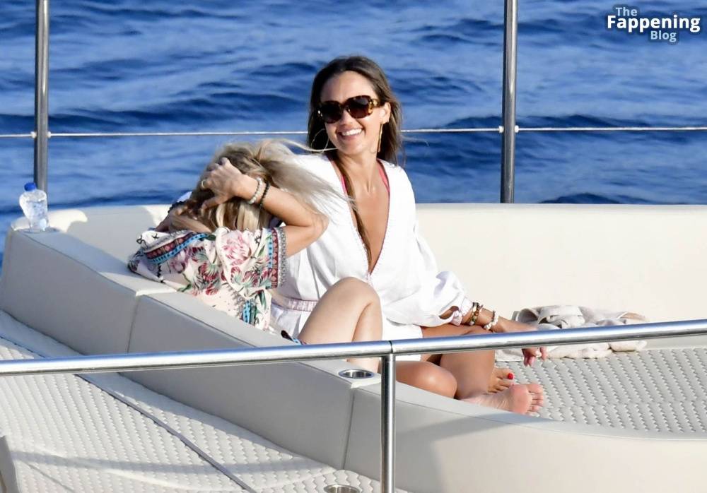 Jessica Alba Enjoys Her Family Vacation in Mykonos (68 Photos) - #10