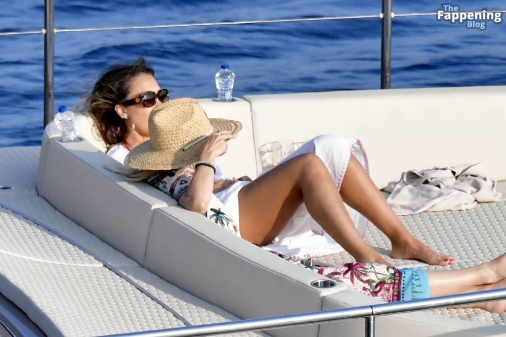 Jessica Alba Enjoys Her Family Vacation in Mykonos (68 Photos) - #11