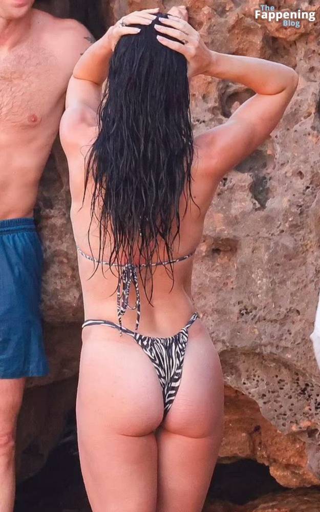 Katy Perry Displays Her Sexy Bikini Body on the Beach in Ibiza (9 Photos) - #1