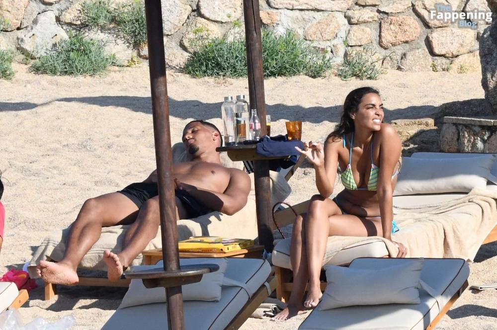 Sandra Shehab & William Saliba Take a Break in Sardinia (66 Photos) - #11