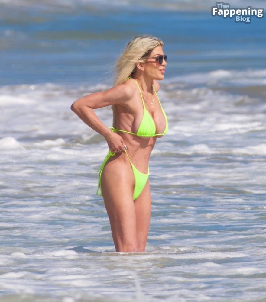 Tori Spelling Looks Smoking Hot in a Bikini as She Hits the Beach in Malibu (24 Photos) - #6