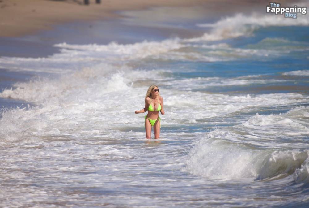 Tori Spelling Looks Smoking Hot in a Bikini as She Hits the Beach in Malibu (24 Photos) - #7