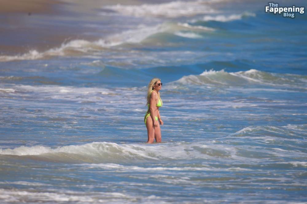 Tori Spelling Looks Smoking Hot in a Bikini as She Hits the Beach in Malibu (24 Photos) - #23